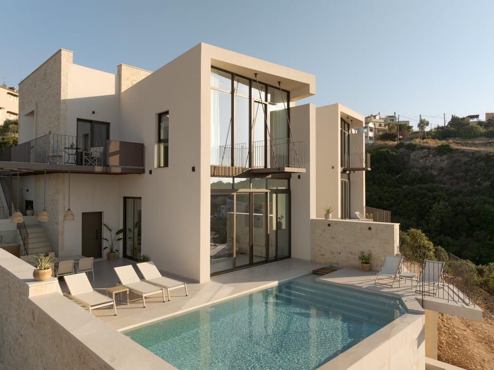Property building, Day, View (from property/room), Balcony/Terrace, Pool view, Swimming pool, sunbed