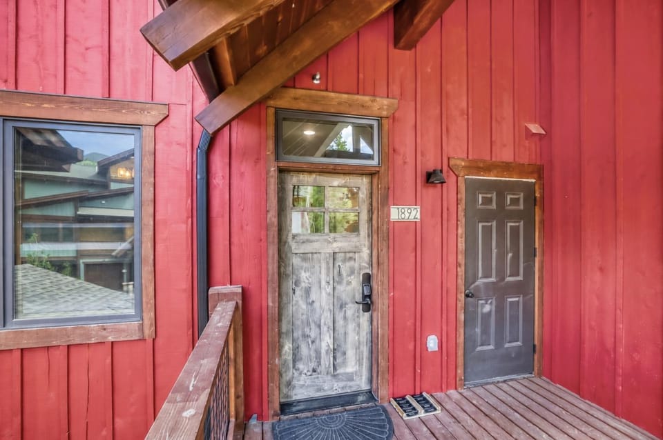 1892 The Seasons townhouse House in Keystone