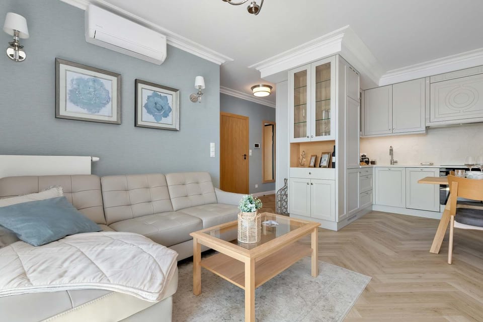 Kitchen or kitchenette, Living room, Seating area, Dining area, stove