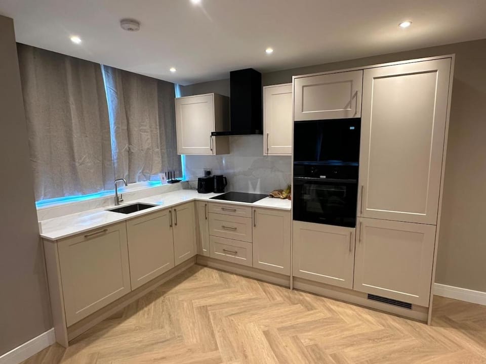 Modern Two Bedroom City Retreat House in Southall
