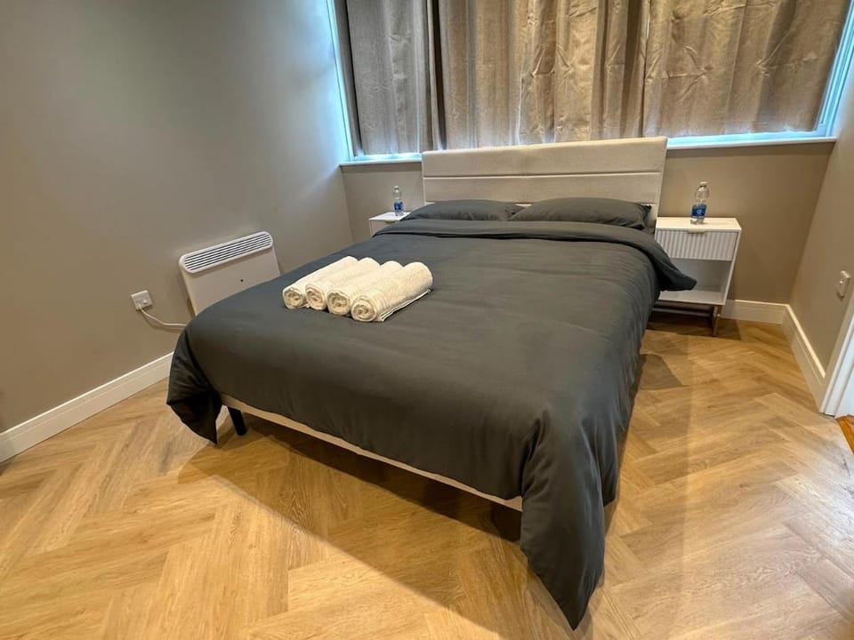 Modern Two Bedroom City Retreat House in Southall