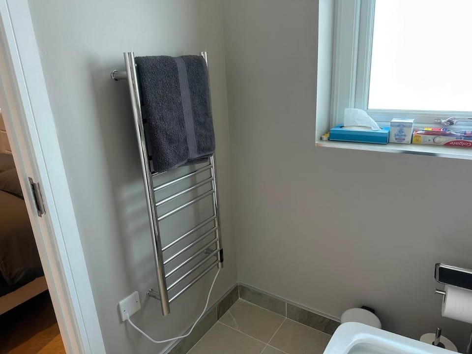 Modern Two Bedroom City Retreat House in Southall