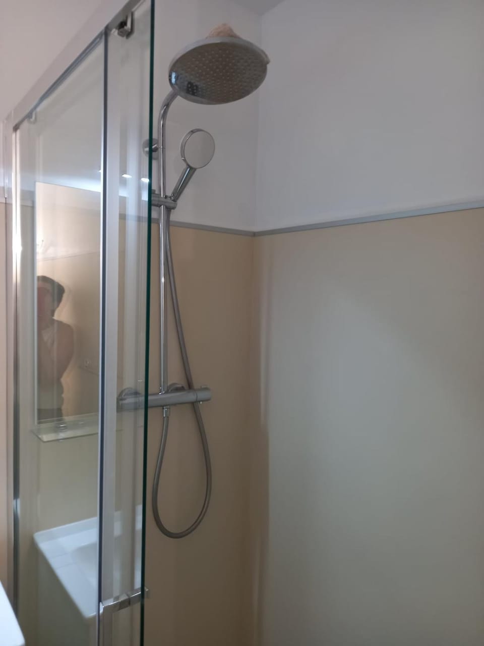 Grand studio climatisé 150 m de la mer Apartment in Menton