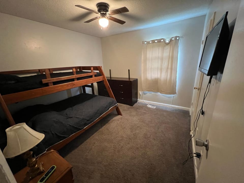 5BR Retreat near Ft Bragg & I-95 House in Fayetteville