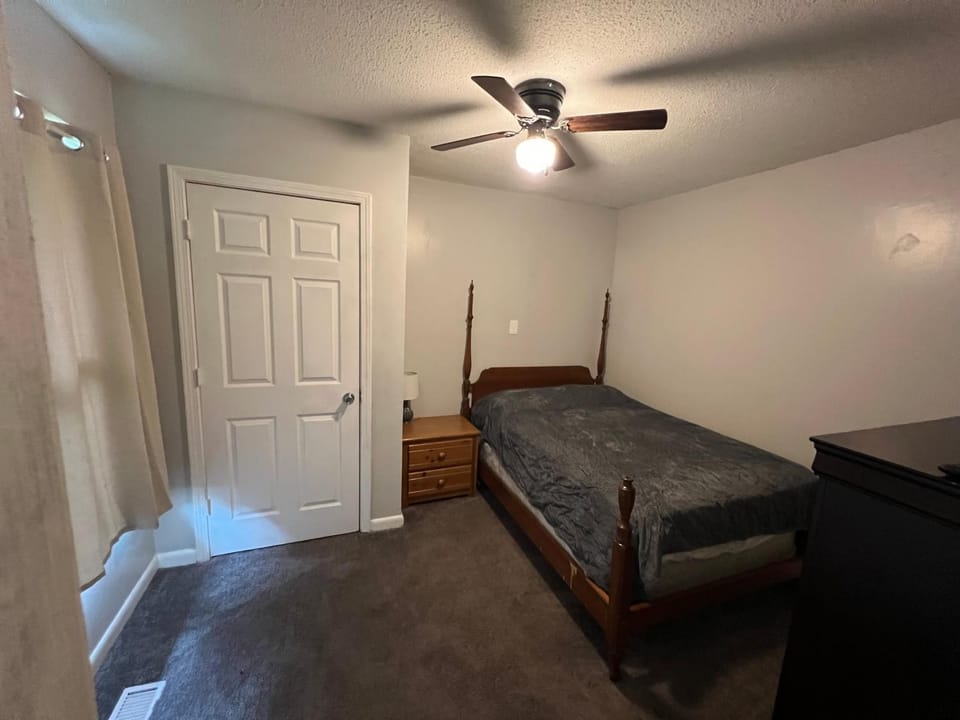 5BR Retreat near Ft Bragg & I-95 House in Fayetteville