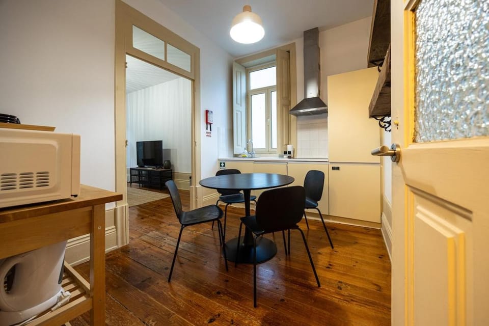Spacious 2-bedroom Apartment in Porto