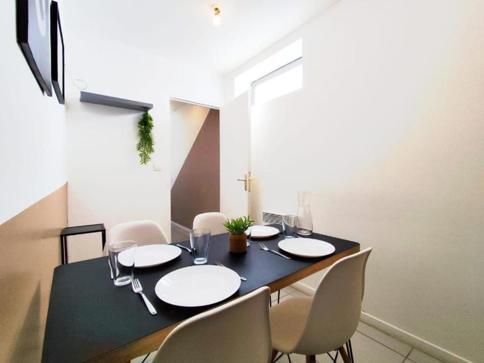 Duplex Cosy Jungle 50m2 2 salles d'eau parking à proximité Netflix proche Bordeaux 5 min gare Apartment in Nouvelle-Aquitaine
