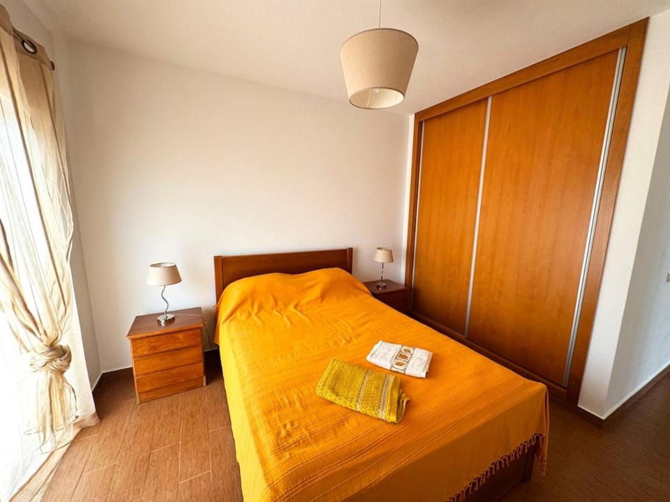 Bed, Bedroom, towels, wardrobe