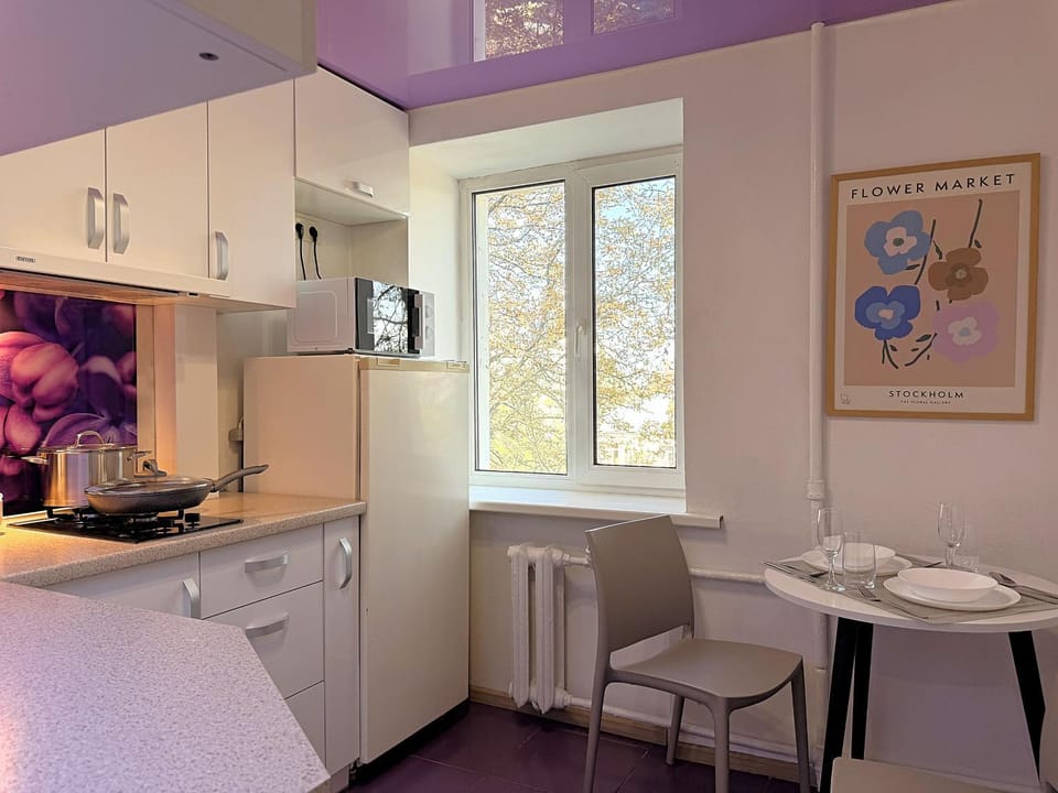 Dining area, microwave, pet friendly, stove