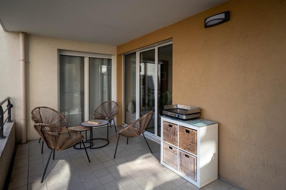 T3 7 pers avec balcon 15 min Lyon 5 min Doua Apartment in Villeurbanne