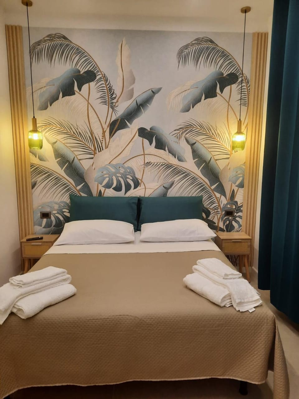 Photo of the whole room, Bedroom, towels