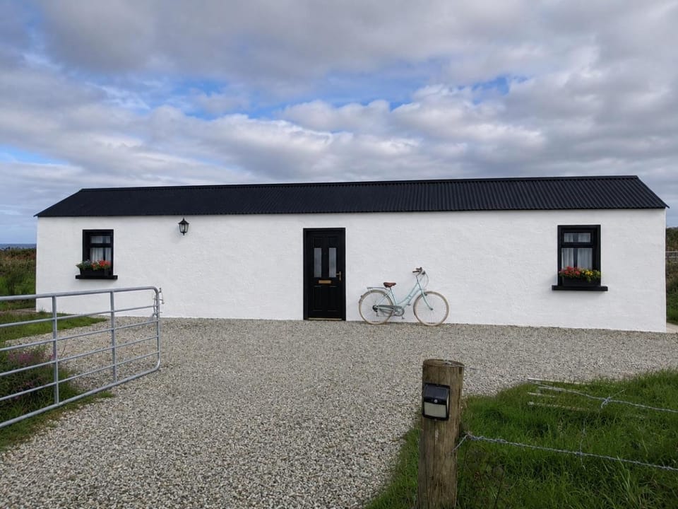 Seaside Retreat Cottage in Carrowmenagh House in County Donegal