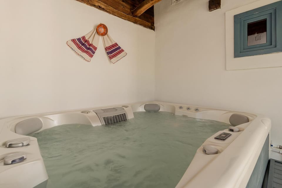 Hot Tub, Hot Tub