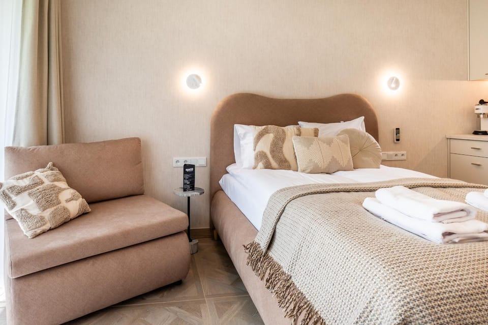 Seating area, Bedroom