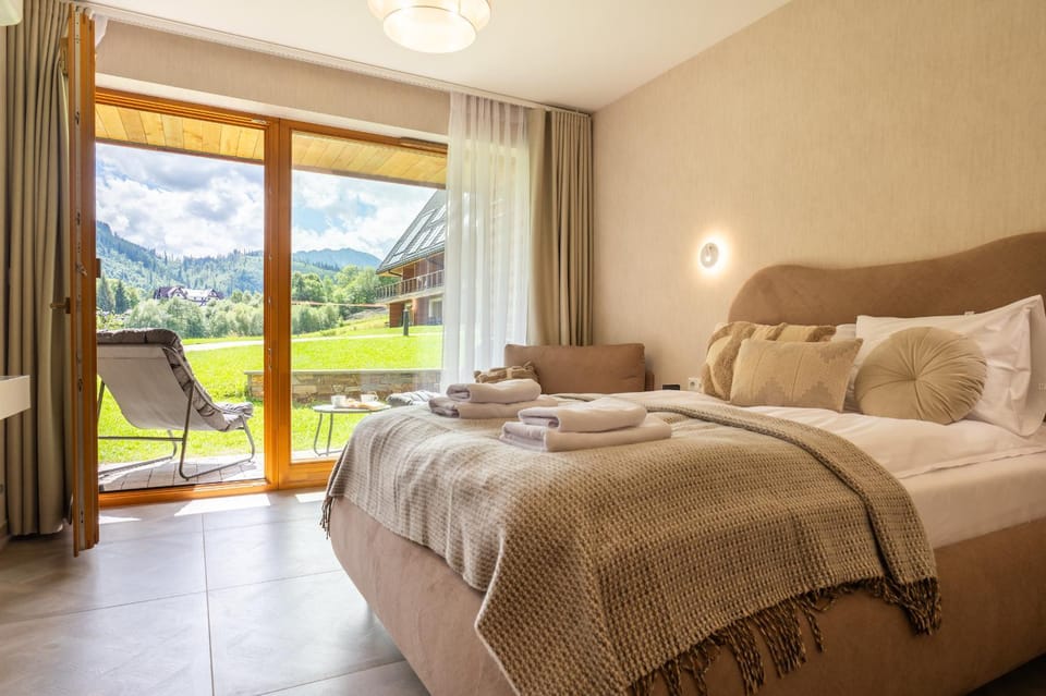 Bed, Bedroom, Mountain view