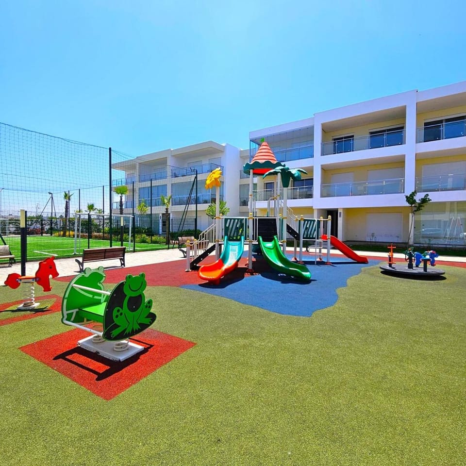 2-Bedroom Family Apt, 2 Pools, 7 Min to Beach Apartment in Casablanca-Settat