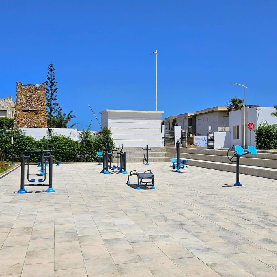 2-Bedroom Family Apt, 2 Pools, 7 Min to Beach Apartment in Casablanca-Settat