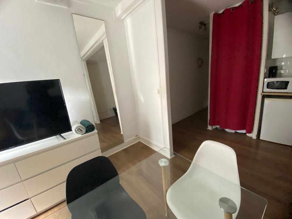 Grand studio 4 voyageurs face Gare Lille-Flandres Apartment in Lille