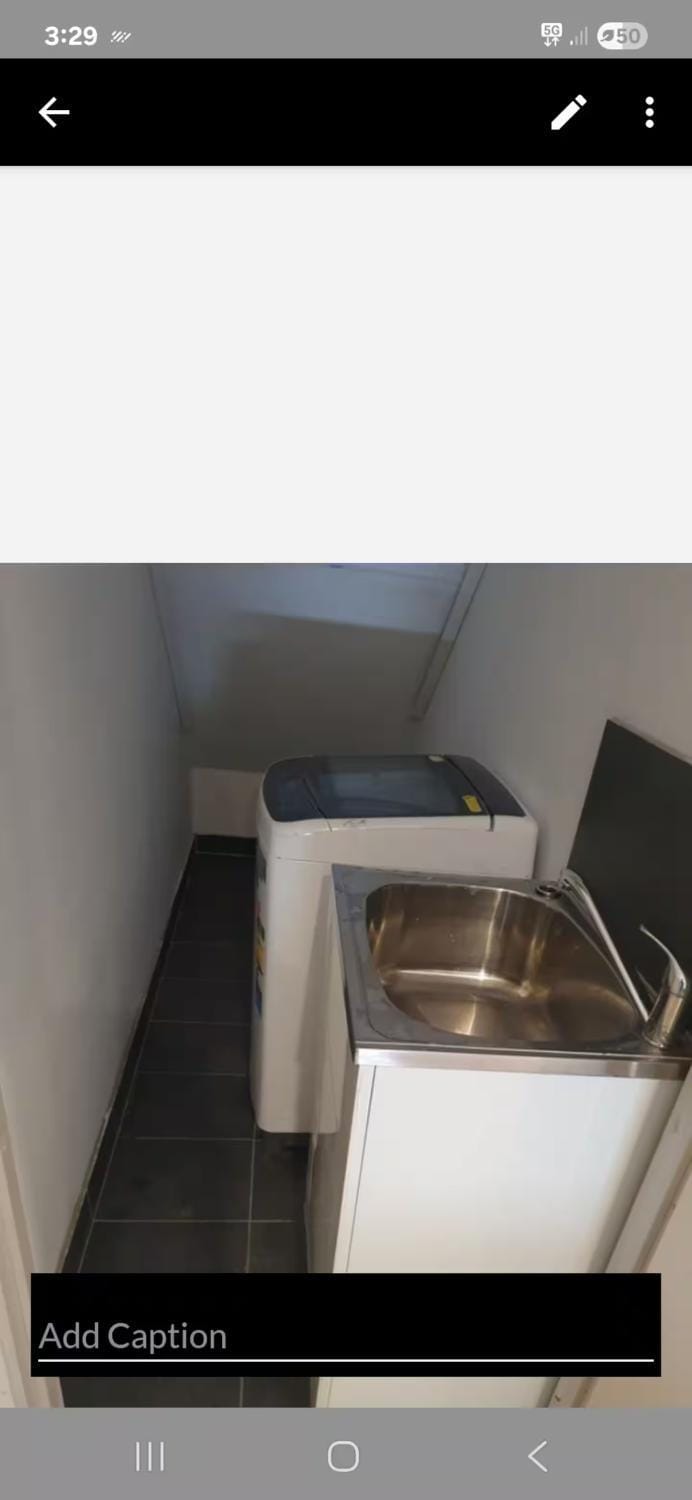 Spacious n comfortable modern family home near Train Station with free wifi u2 Apartment in Melbourne