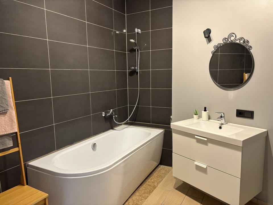 Bathroom, Bath