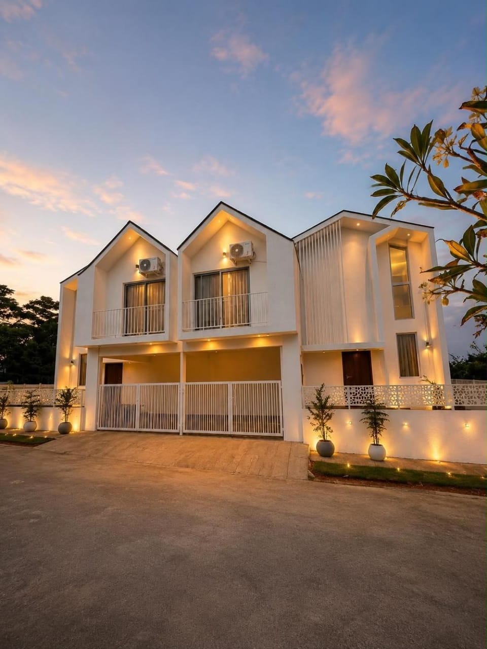 Luxury 6bhk villa with private pool Villa in Karnataka