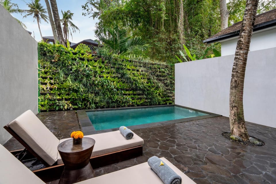 Pool view, Pool view