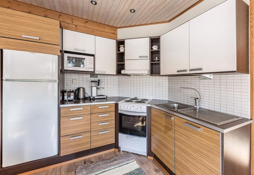 Coffee/tea facilities, Kitchen or kitchenette, dishwasher, oven, toaster