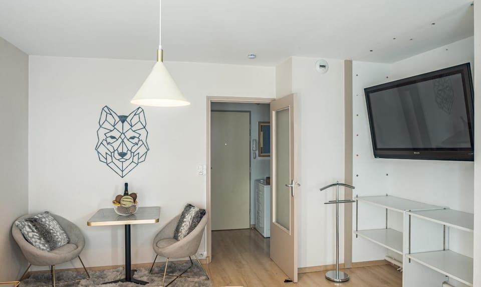 TV and multimedia, Dining area