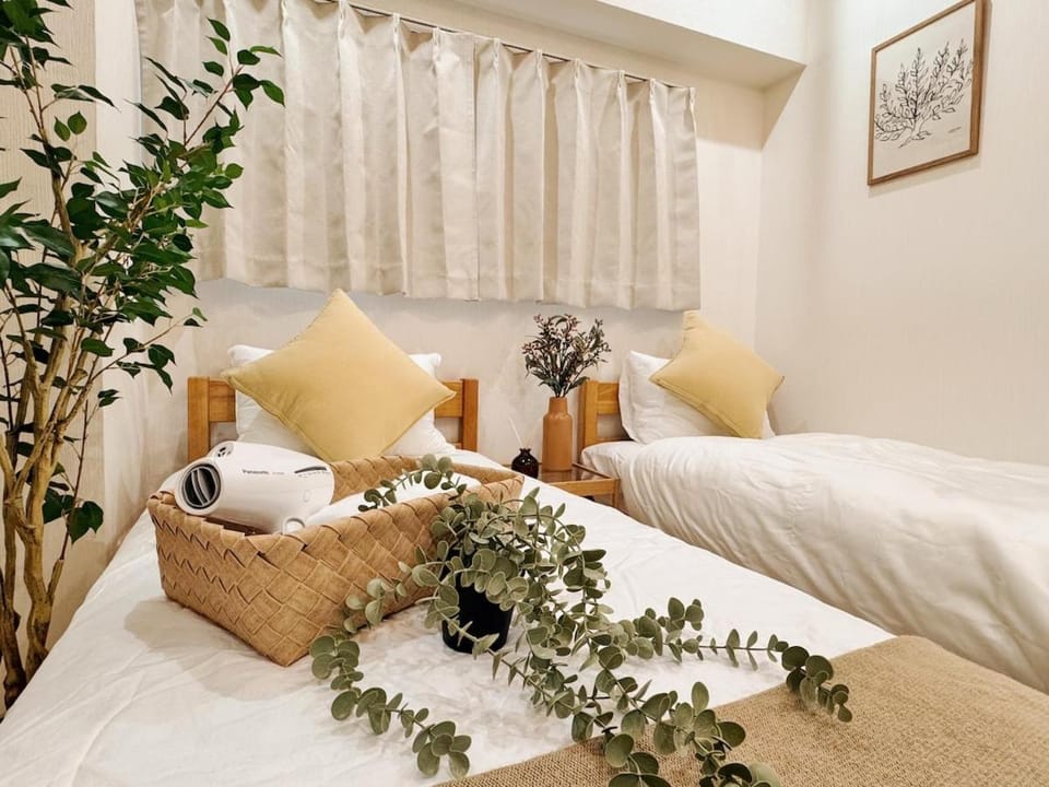Bed, Photo of the whole room, Bedroom, hair dryier
