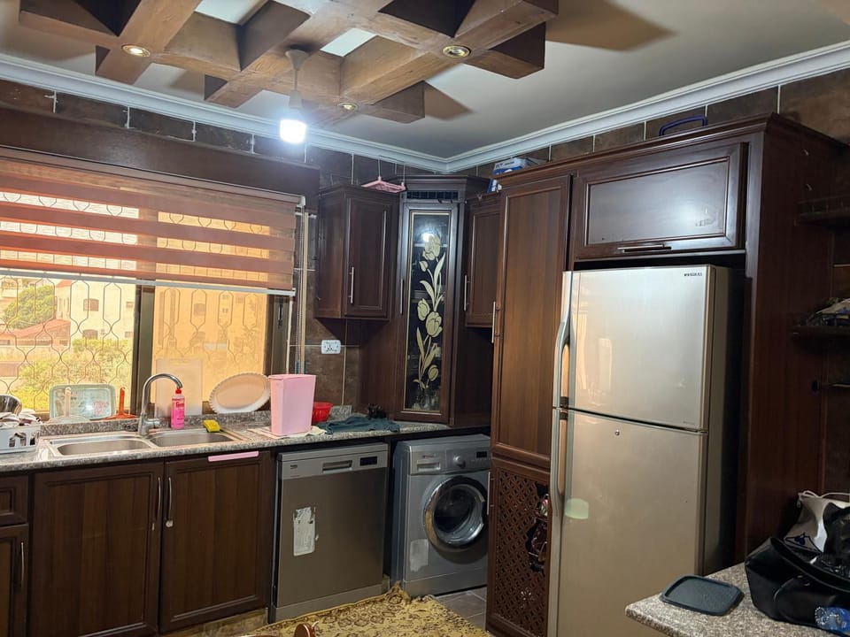 Kitchen or kitchenette, dishwasher, oven, washing machine