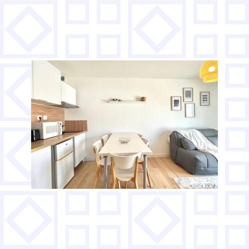 TV and multimedia, Kitchen or kitchenette, Living room, Seating area, Dining area, internet, microwave, stove, toaster