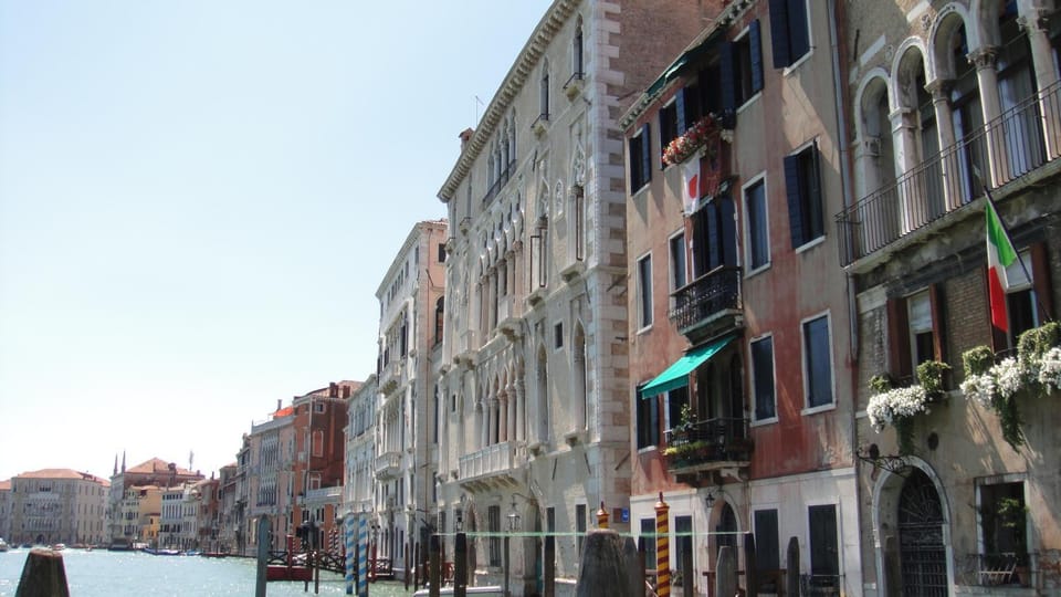 Property building, Day, City view, Location