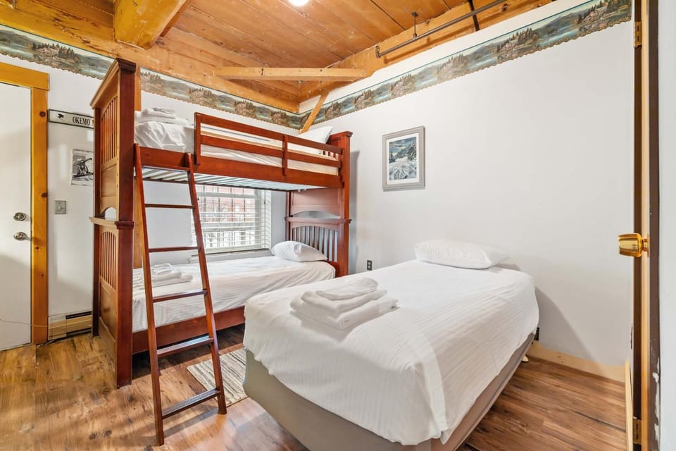 Village Condo with Fireplace 5 Min to Okemo House in Ludlow