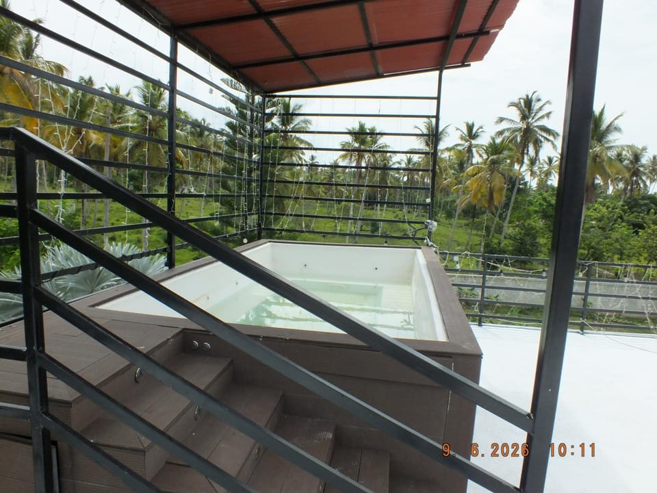 Hot Tub, View (from property/room), Balcony/Terrace