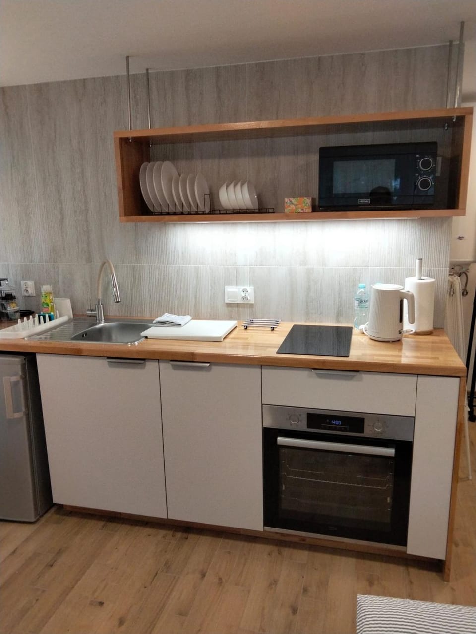 Coffee/tea facilities, Kitchen or kitchenette, oven, stove, toaster