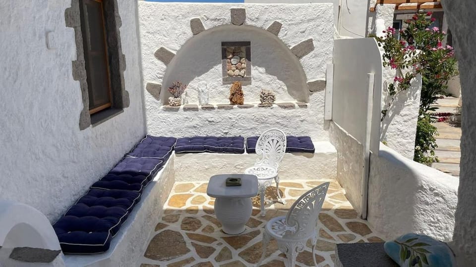 Maison perchée coeur de l'ile vue mer plage à 190m House in Decentralized Administration of the Aegean
