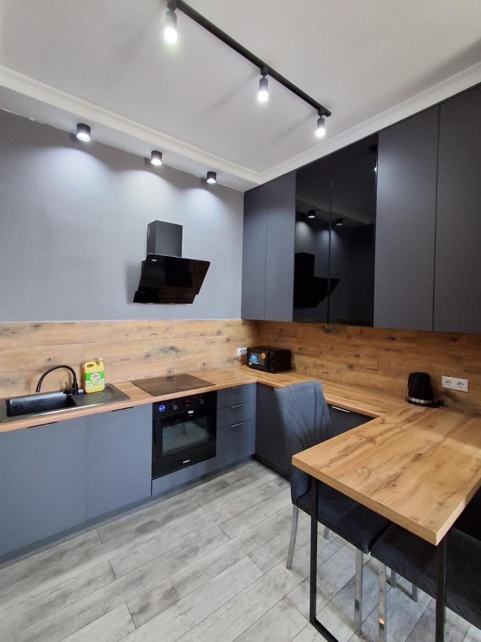 Kitchen or kitchenette, Dining area, stove