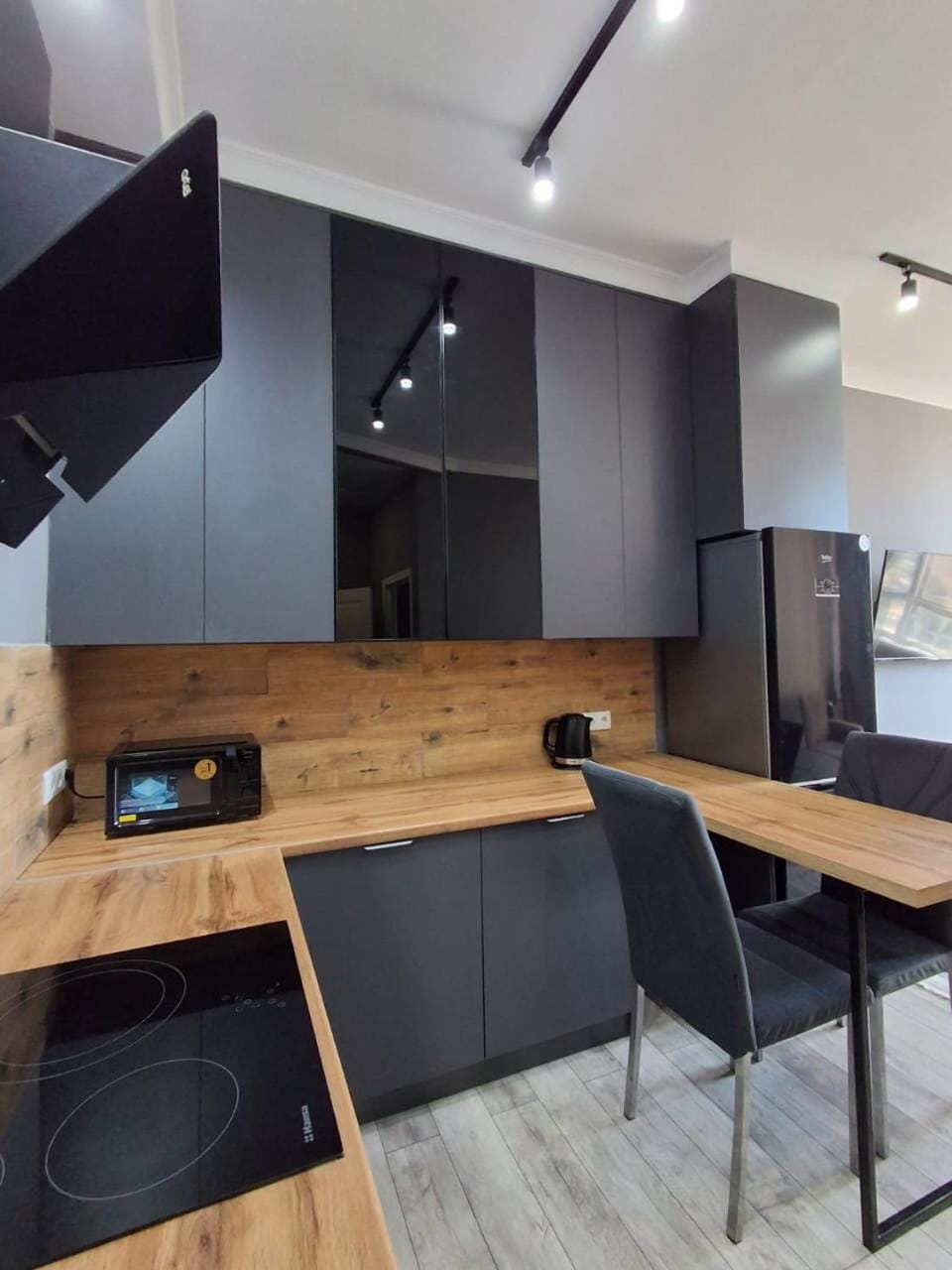 TV and multimedia, Kitchen or kitchenette, Dining area, minibar, stove