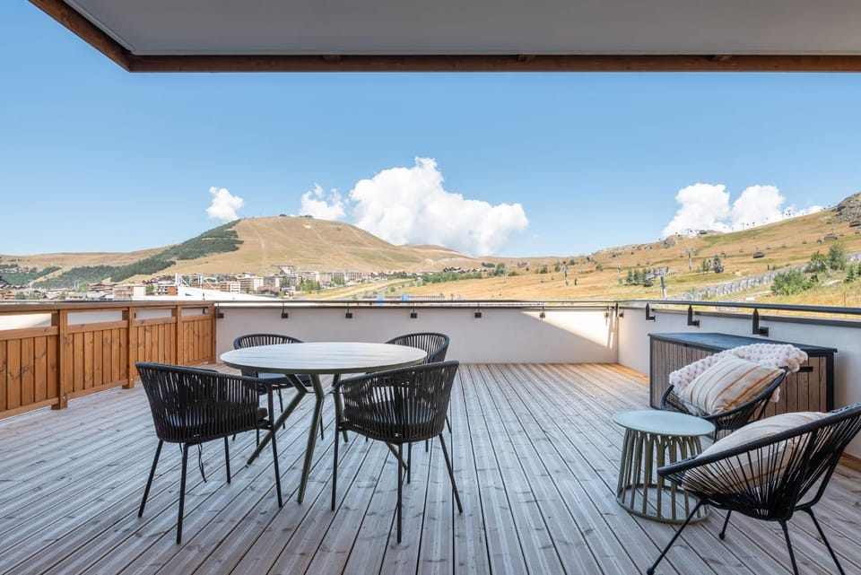 Day, View (from property/room), Balcony/Terrace, Seating area, Mountain view