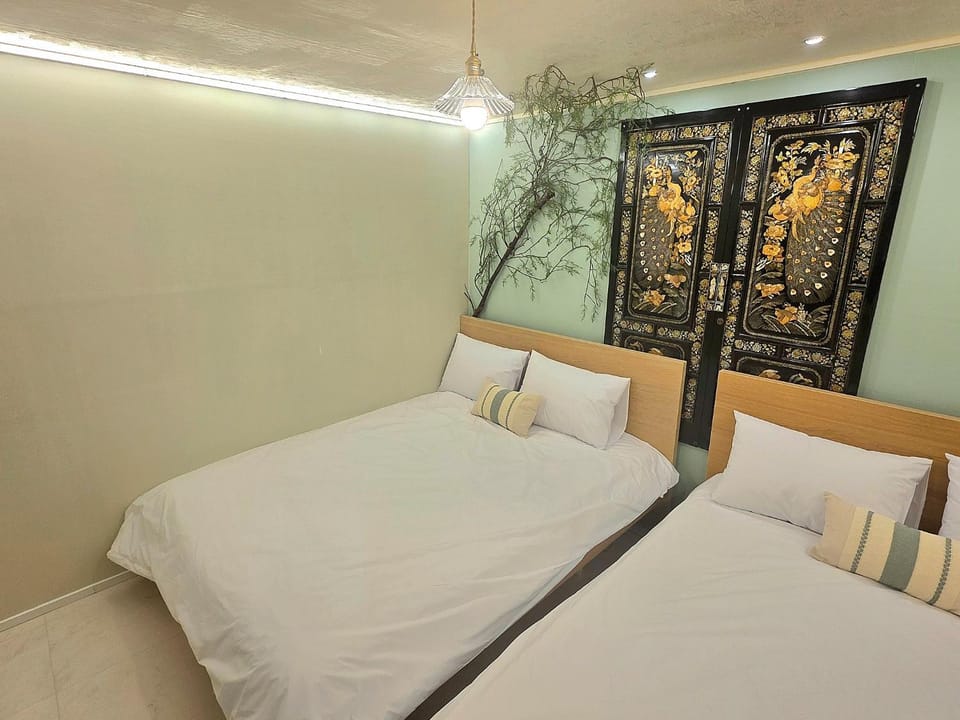 Property building, Bed, Property logo or sign, Property logo or sign, Property logo or sign, Photo of the whole room, Bedroom, Area and facilities, Area and facilities, Area and facilities