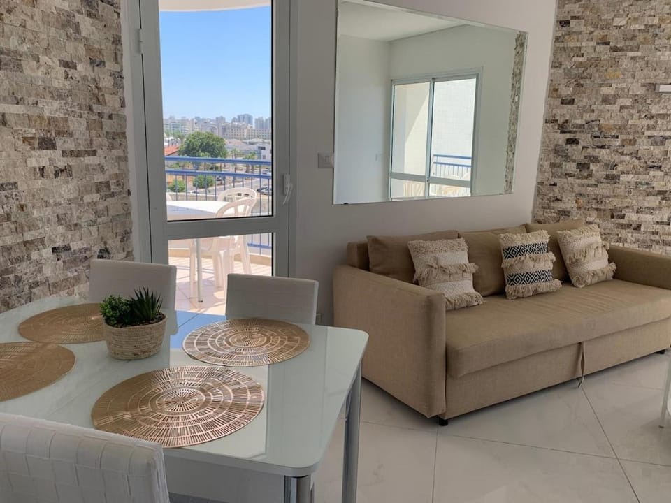 Seafront 1 Bedroom Apartment - Steps from Ashkelon Beach & Marina Apartment in South District