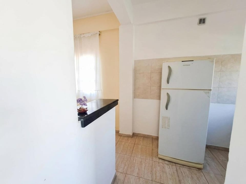 Kitchen or kitchenette, minibar, oven