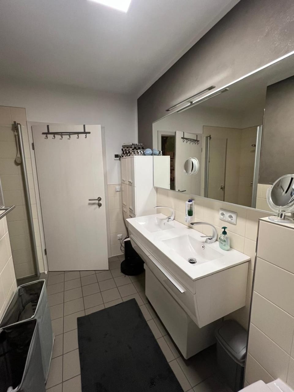 Shower, Toilet, Bathroom, heating, towels, washing machine, dryer