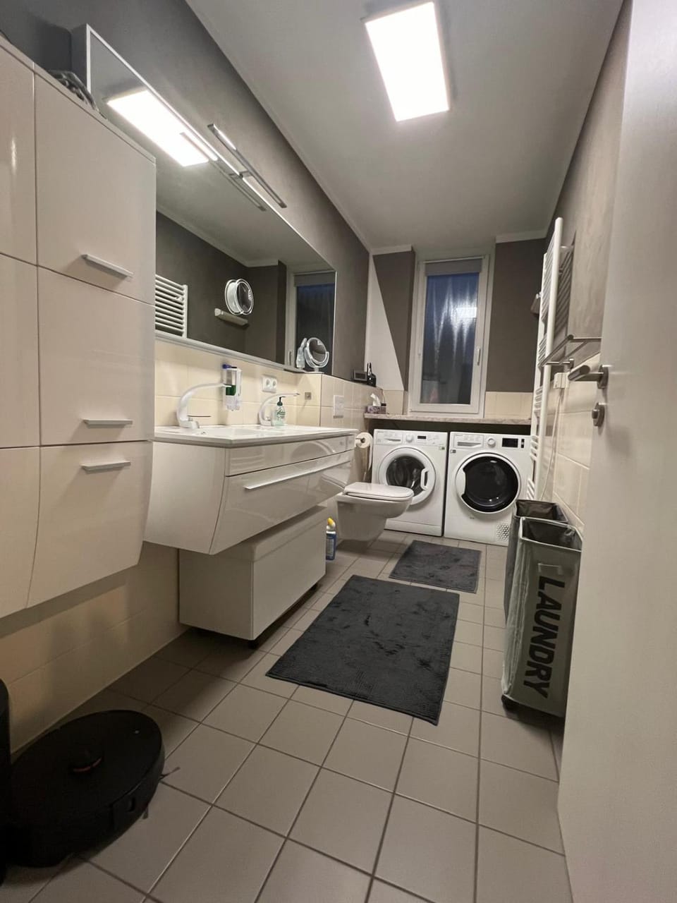Toilet, Bathroom, Kitchen or kitchenette, Photo of the whole room, heating, towels, washing machine, dryer