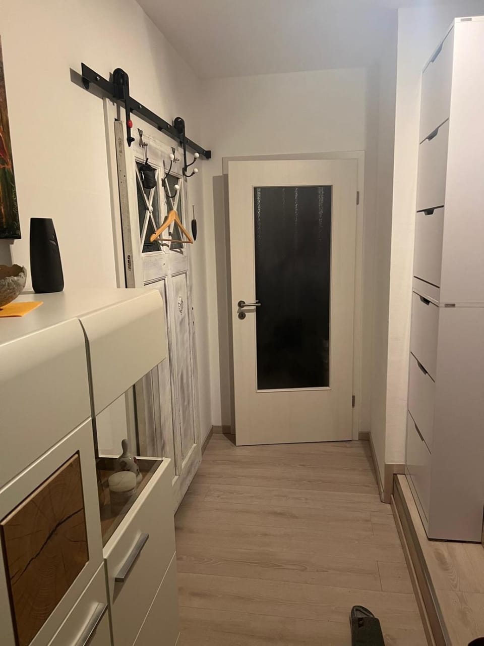 internet, wardrobe