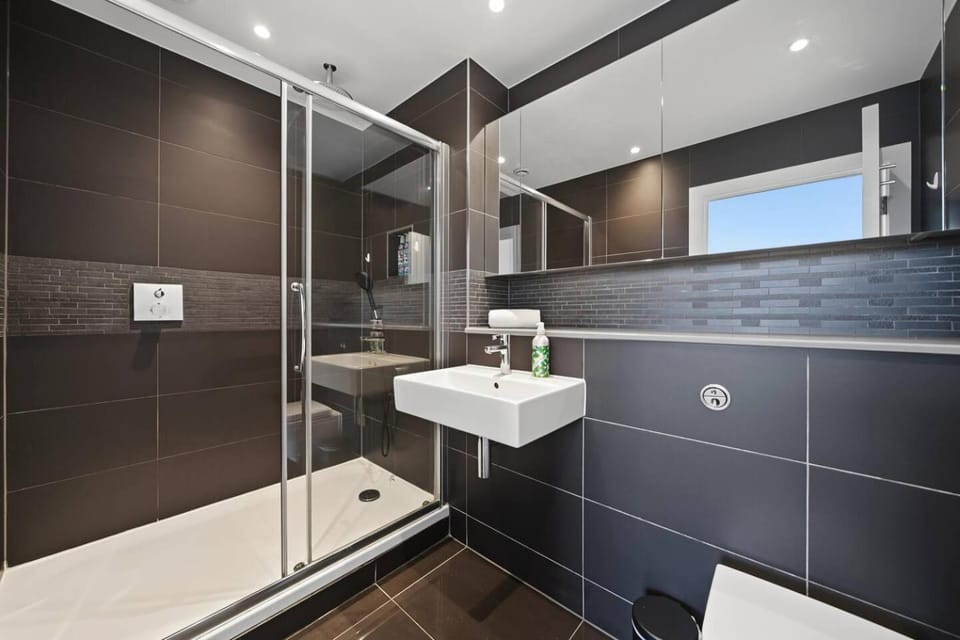 Shower, Bathroom, towels