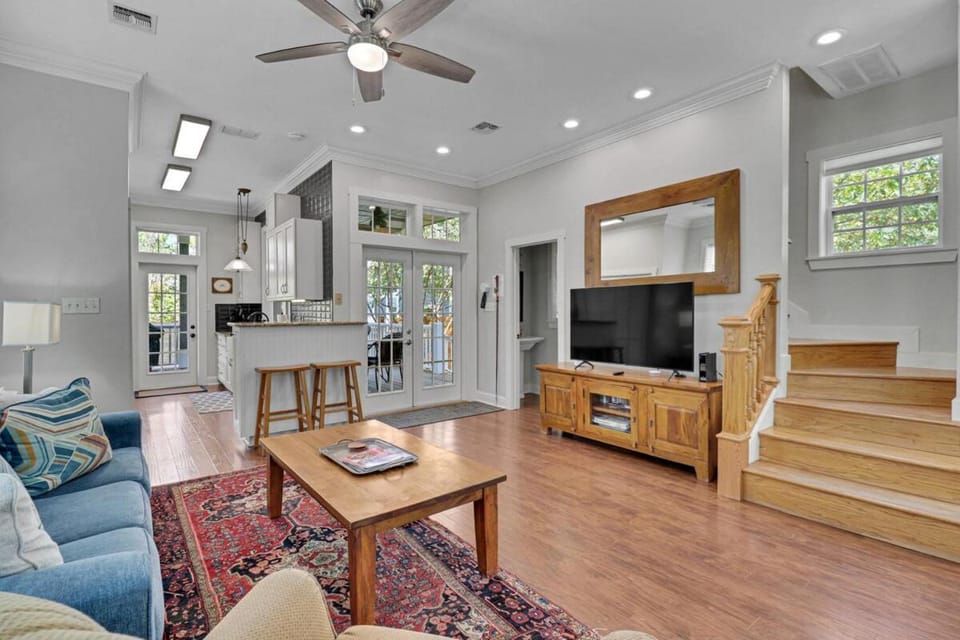 Main St Retreat 2 Homes 2 Hot Tubs On 1 Acres Sleeps 12 House in Fredericksburg
