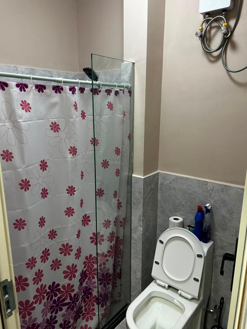 Shower, Toilet, Bathroom