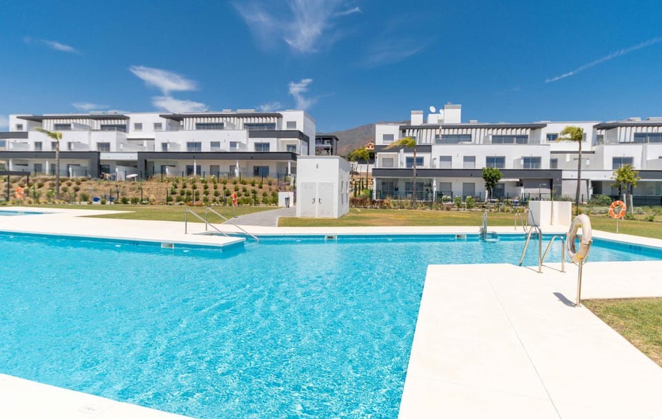 Swimming pool, Swimming pool
