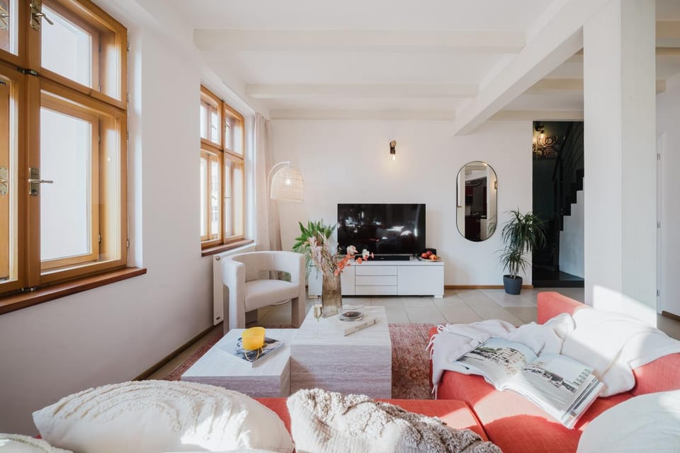 Communal lounge/ TV room, TV and multimedia, Seating area